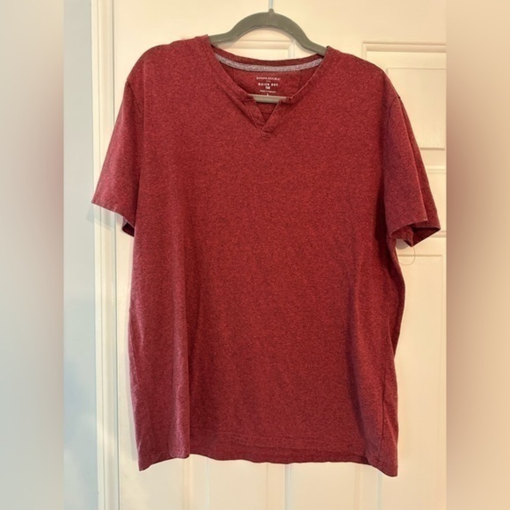 BANANA REPUBLIC RED QUICK DRY TEE - Size Large SKU:230